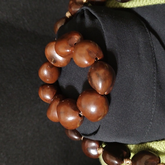 Hawaiian Kukui Nut Lei & Bracelet - Picture 4 of 5